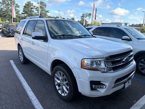 Used 2017 Ford Expedition Limited w/ Equipment Group 301A RWD image 3