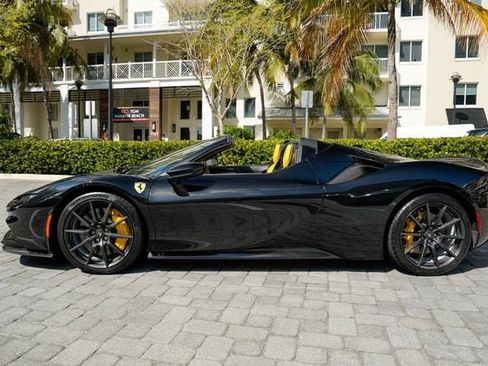 Used 2022 Ferrari SF90 Spider image 15