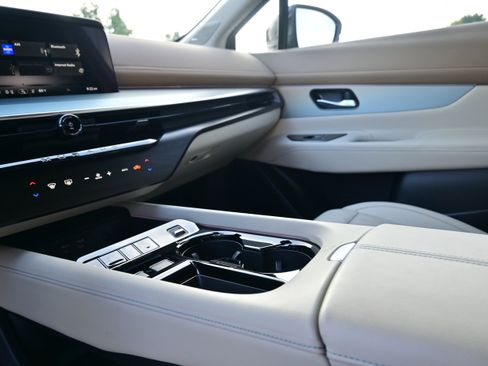 Certified 2025 Nissan Murano Platinum w/ Cargo Package image 27