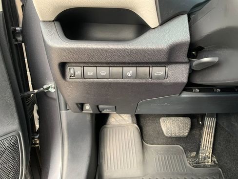 Used 2025 Toyota RAV4 XLE w/ Convenience Package AWD/4WD image 33