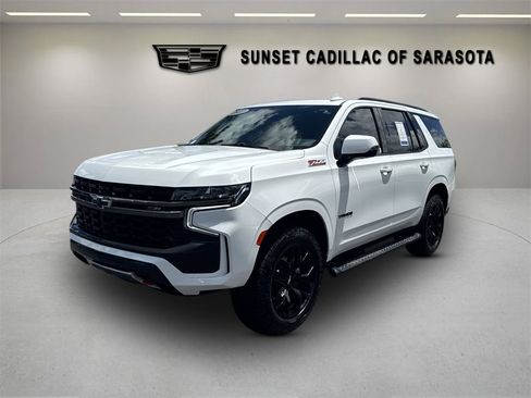 Used 2022 Chevrolet Tahoe Z71 w/ Luxury Package AWD/4WD image 8