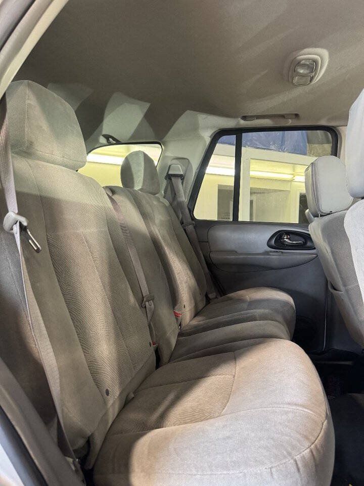 Used 2005 Chevrolet TrailBlazer LS AWD/4WD image 8