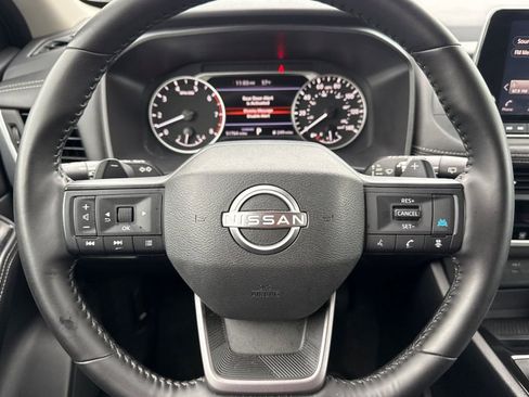 Used 2025 Nissan Rogue SV image 32