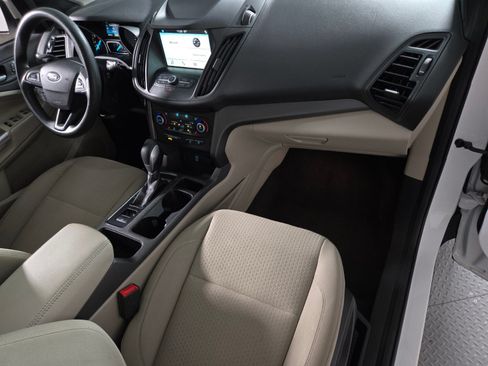Used 2019 Ford Escape SE FWD image 18