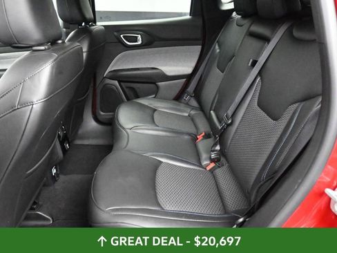 Used 2025 Jeep Compass Latitude image 34