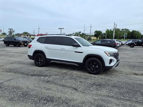 Used 2025 Volkswagen Atlas Peak Edition SE AWD/4WD image 10