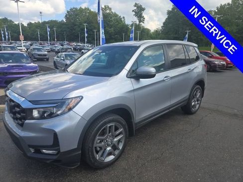 Used 2023 Honda Passport EX-L image 3