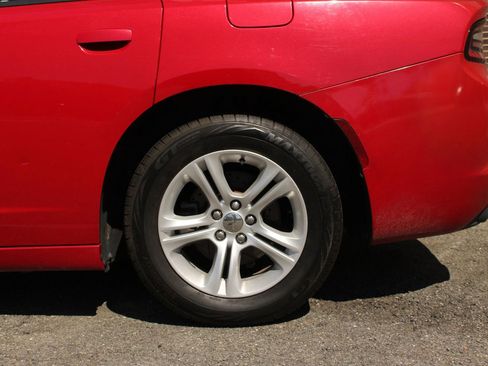 Used 2016 Dodge Charger SE w/ Popular Equipment Group image 4