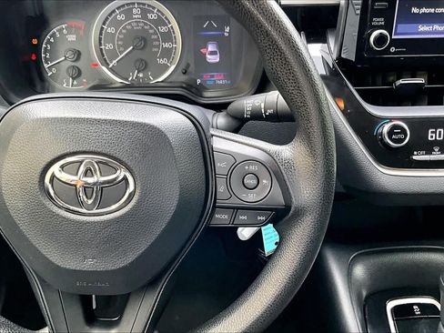 Used 2022 Toyota Corolla LE FWD image 25