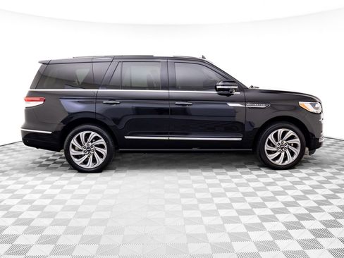Used 2022 Lincoln Navigator Reserve image 7