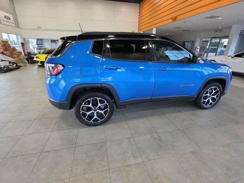 Used 2025 Jeep Compass Limited AWD/4WD image 10