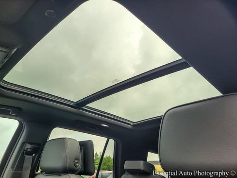 Used 2024 GMC Yukon Denali w/ Advanced Technology Package image 11