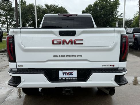 Used 2025 GMC Sierra 2500 AT4 w/ AT4 Premium Plus Package AWD/4WD image 6