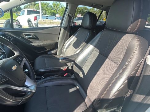 Used 2018 Chevrolet Trax LT w/ Sun & Sound Package FWD image 8
