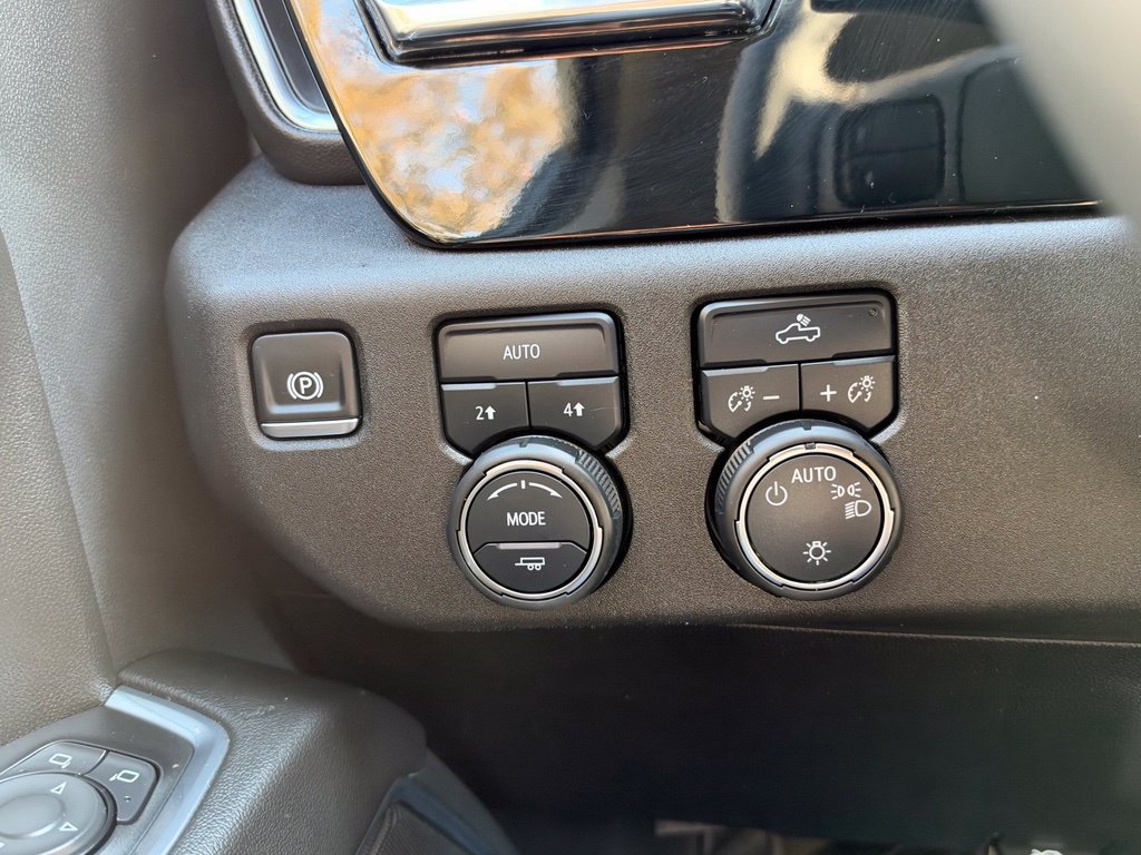 Used 2024 Chevrolet Silverado 1500 LT AWD/4WD image 30