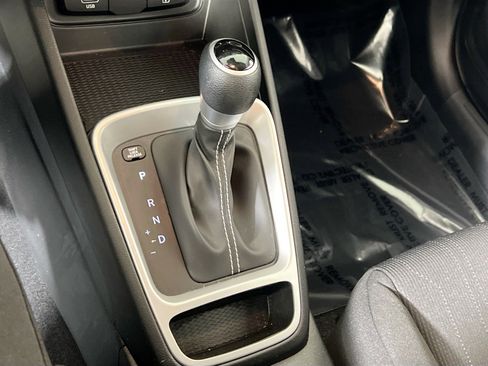 Used 2023 Hyundai Venue SE image 16