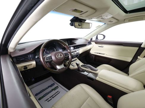 Used 2016 Lexus ES 300h w/ Luxury Package w/Wood Trim FWD image 10