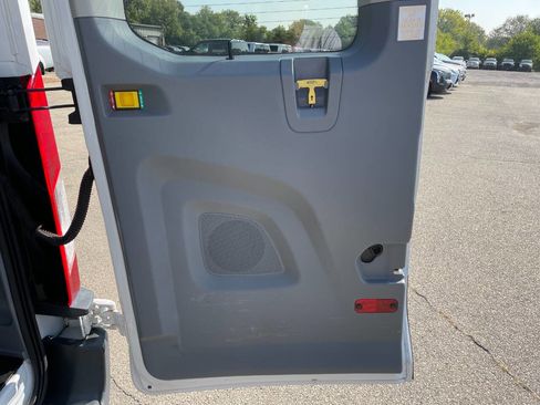 Used 2018 Ford Transit 150 XLT image 21