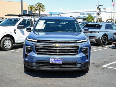 Used 2025 Chevrolet Traverse LT