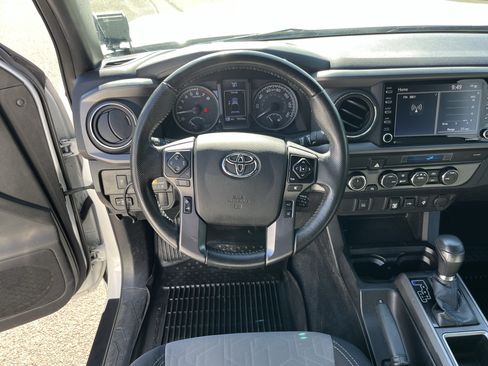 Used 2021 Toyota Tacoma TRD Off-Road AWD/4WD image 13