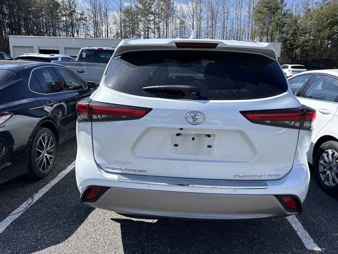 Used 2022 Toyota Highlander Platinum image 17