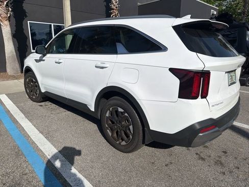 Used 2025 Kia Sorento S w/ Panoramic Sunroof Package FWD image 4