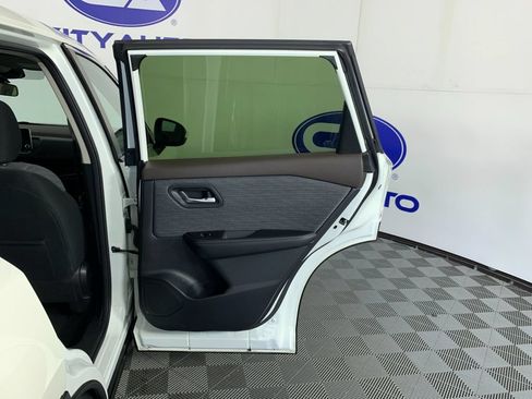 Used 2023 Nissan Rogue SV FWD image 35