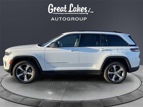 Used 2023 Jeep Grand Cherokee Limited image 2