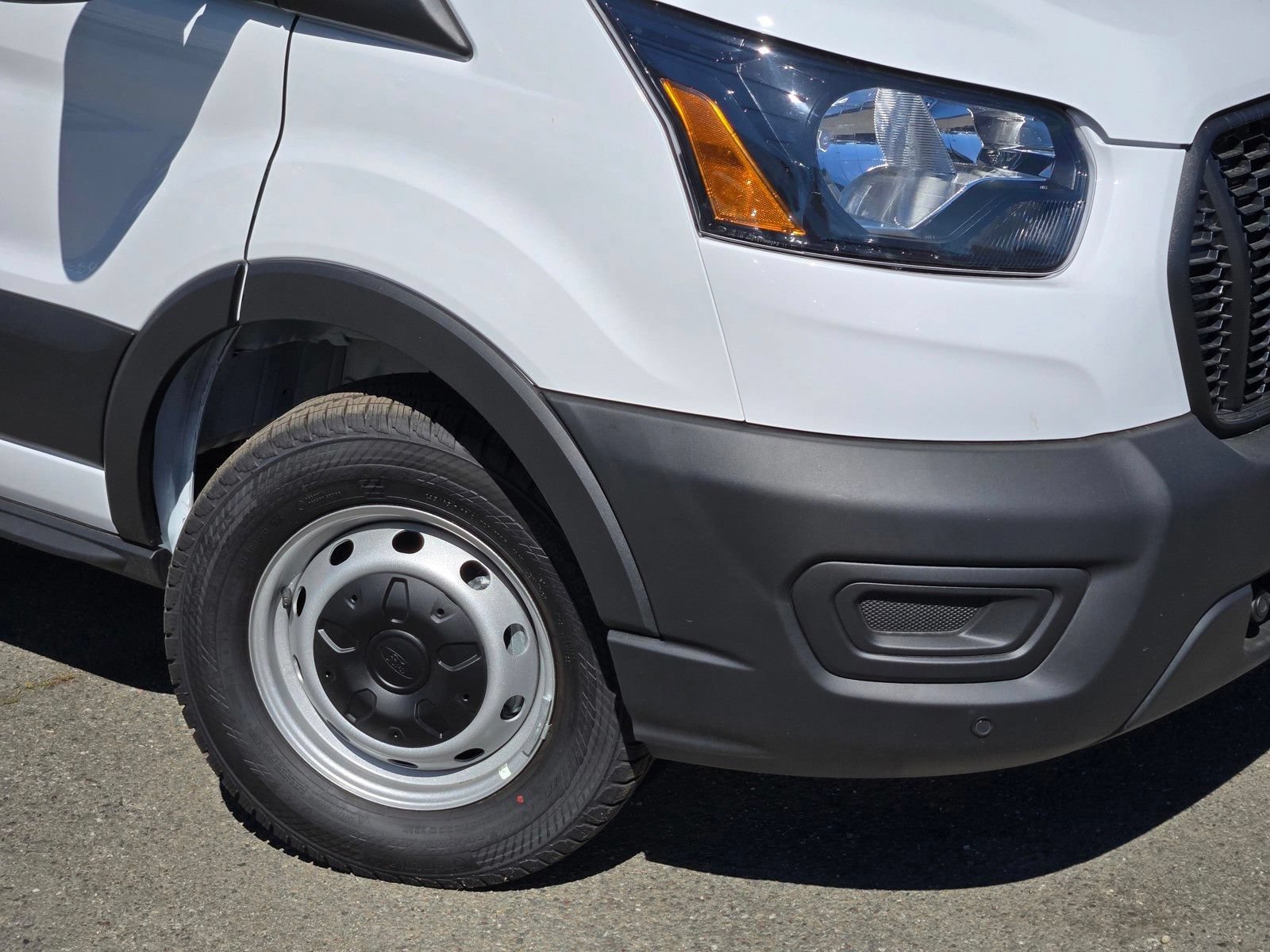New 2026 Ford Transit 250 148 Medium Roof RWD image 6