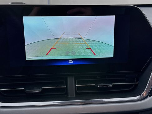 Used 2025 Chevrolet Trax LT image 21