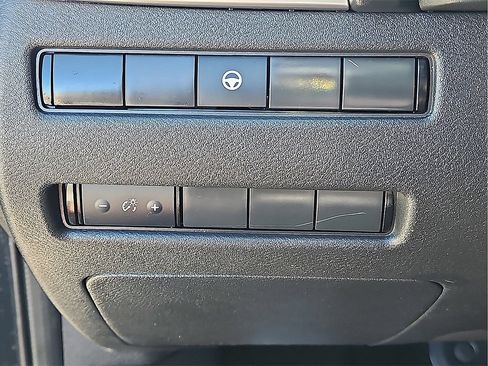 Used 2023 Nissan Rogue SV image 20