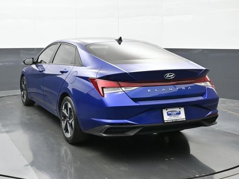 Used 2023 Hyundai Elantra SEL w/ Convenience Package FWD image 2