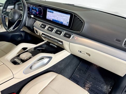Used 2025 Mercedes-Benz GLS 450 4MATIC image 29