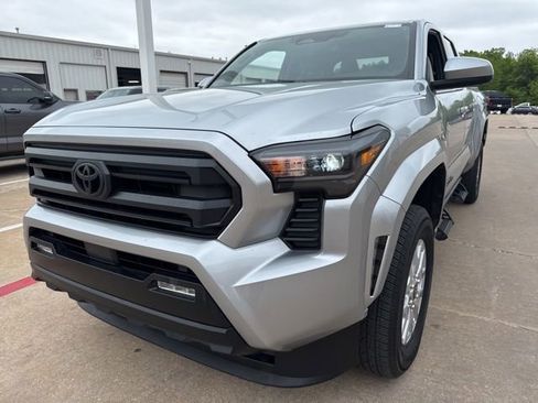 Used 2025 Toyota Tacoma SR5 AWD/4WD image 11