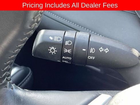 Used 2024 Toyota Highlander XLE AWD/4WD image 30