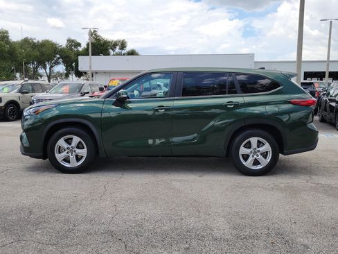Used 2023 Toyota Highlander LE FWD image 6