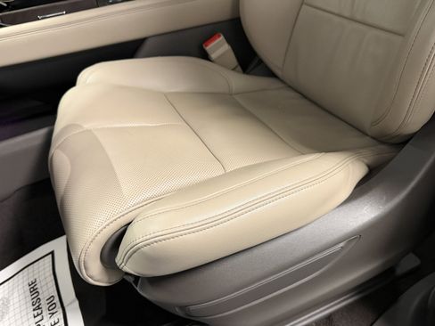 Used 2024 Lincoln Navigator Premiere image 23