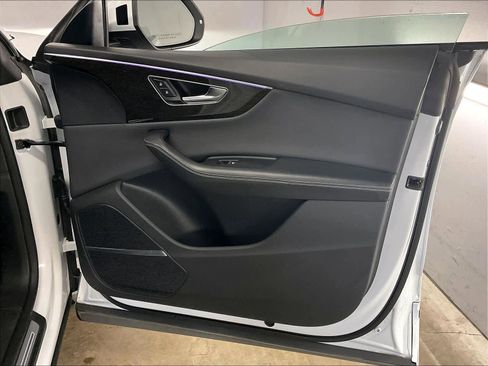 Used 2022 Audi Q8 Prestige AWD/4WD image 25