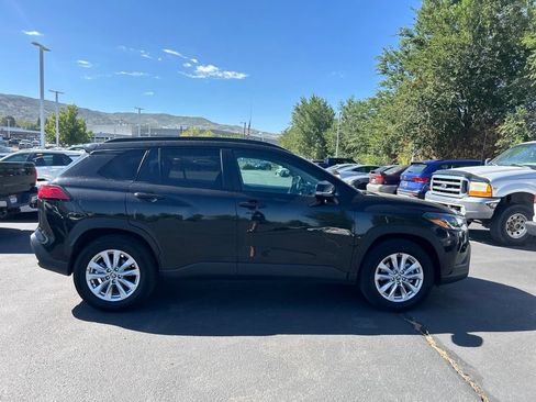 Used 2025 Toyota Corolla Cross LE FWD image 4