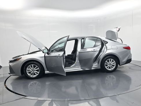 Used 2025 Toyota Camry LE image 65