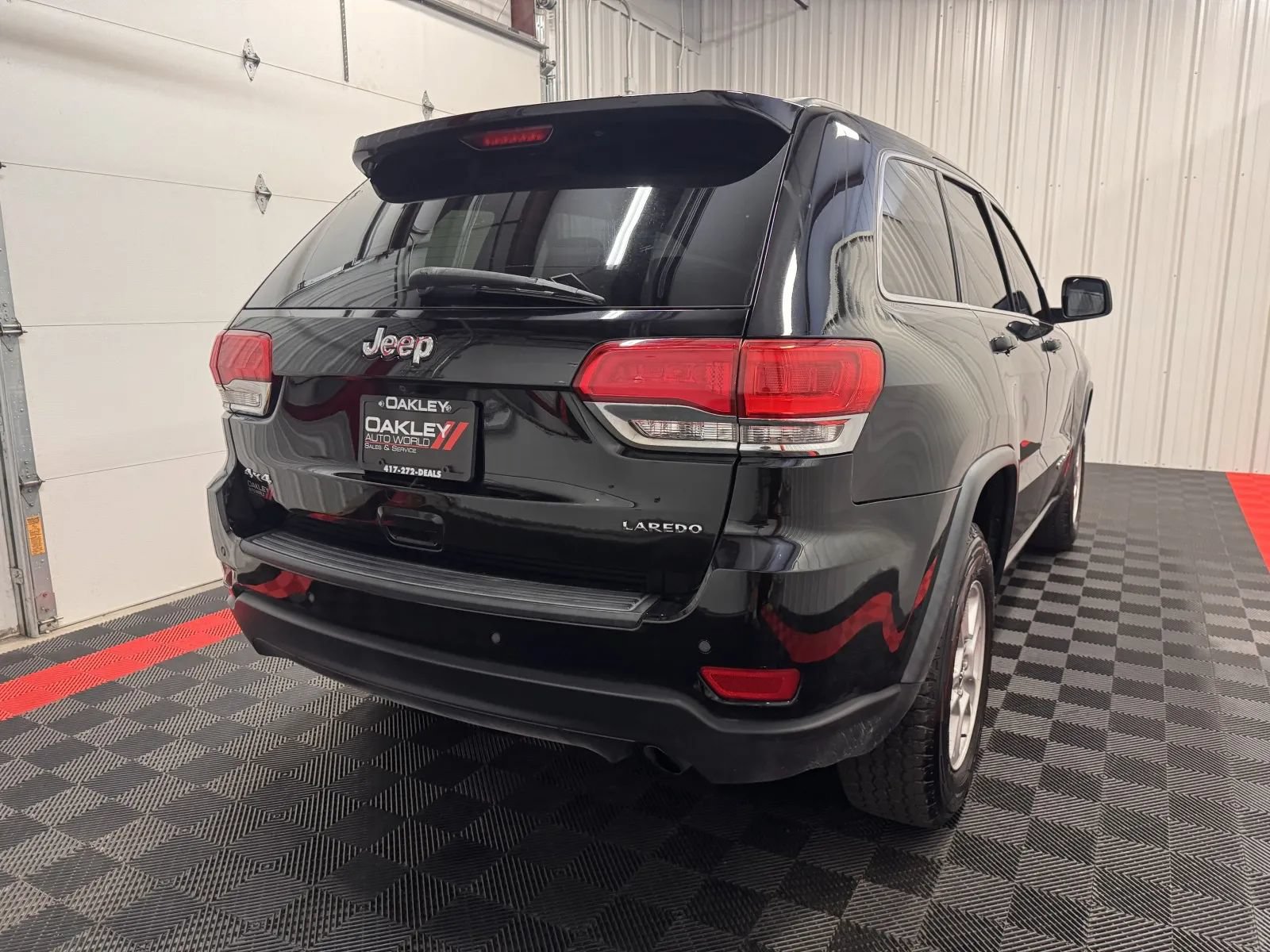Used 2017 Jeep Grand Cherokee Laredo w/ Quick Order Package 23E AWD/4WD image 16