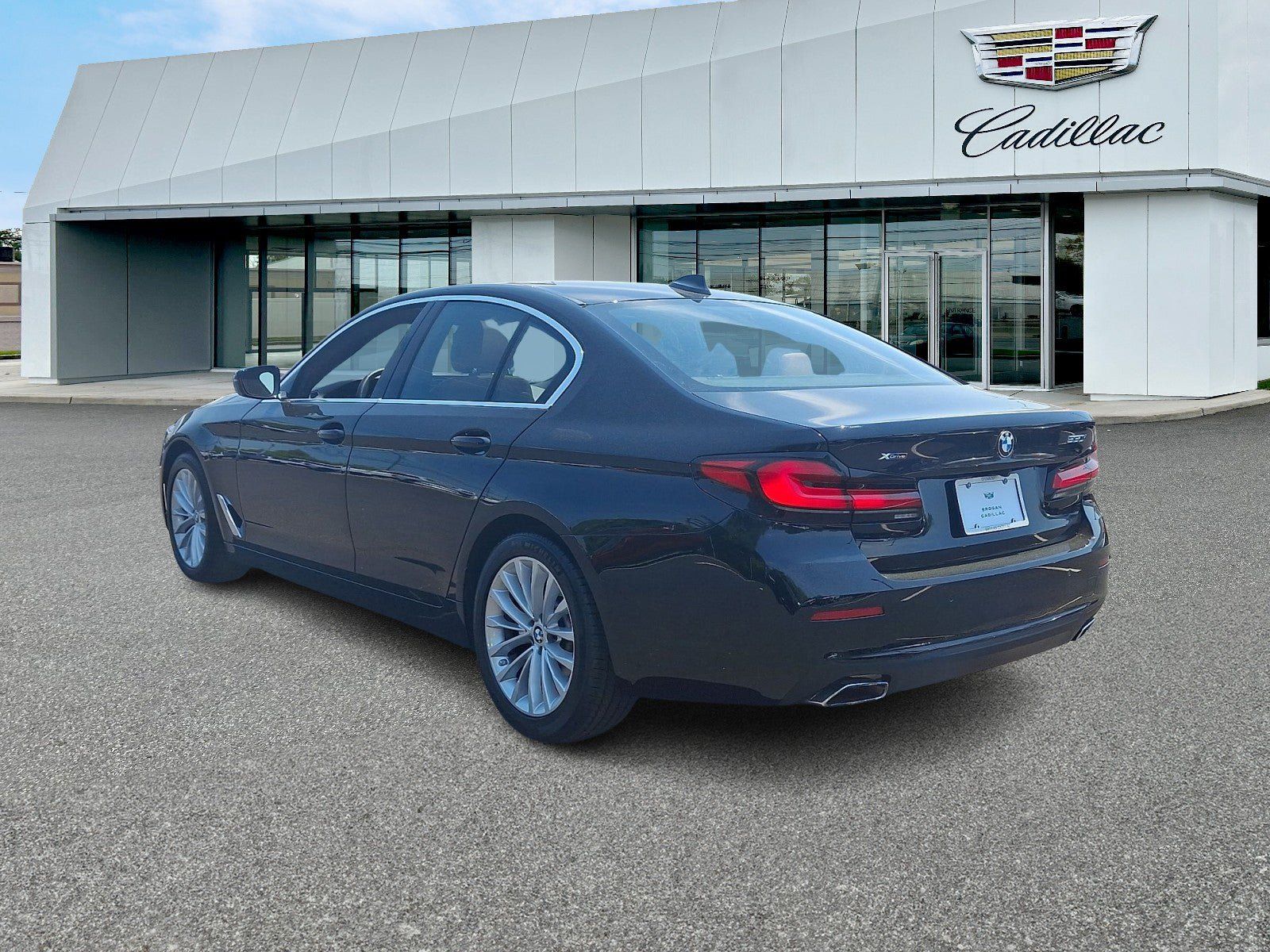 Used 2023 BMW 530i xDrive w/ Convenience Package AWD/4WD image 4