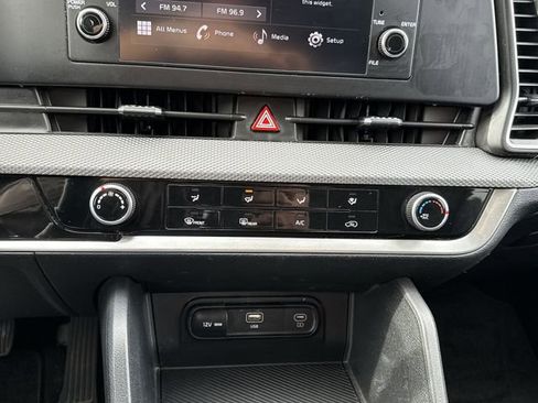 Used 2023 Kia Sportage LX image 17