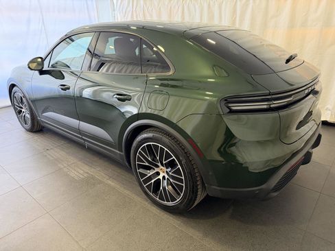 Certified 2025 Porsche Macan Electric image 3