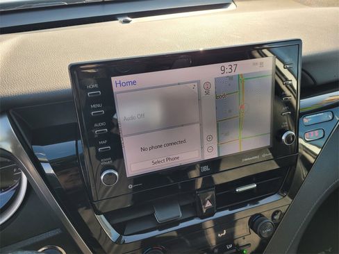 Used 2021 Toyota Camry XLE image 13