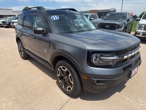 Used 2022 Ford Bronco Sport Outer Banks w/ Tech Package AWD/4WD image 3
