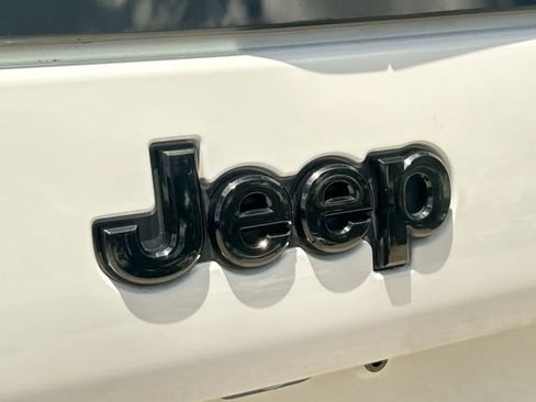 Used 2021 Jeep Cherokee Latitude Plus FWD image 8