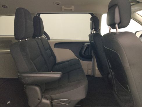Used 2019 Dodge Grand Caravan SE w/ UConnect Hands-Free Group FWD image 19
