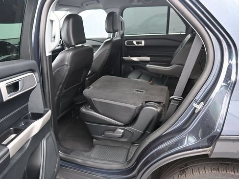 Used 2023 Ford Explorer XLT w/ Equipment Group 202A AWD/4WD image 17