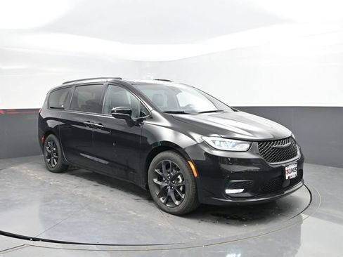 Used 2025 Chrysler Pacifica Limited FWD image 4